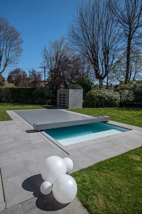 eleganter Pool